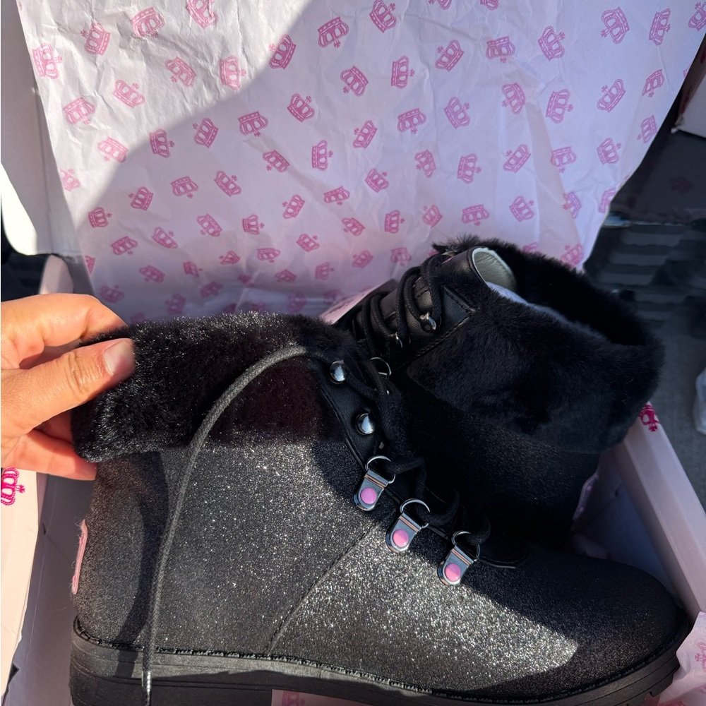 Juicy Couture Girls Sparkly Black Fur-Lined Boots